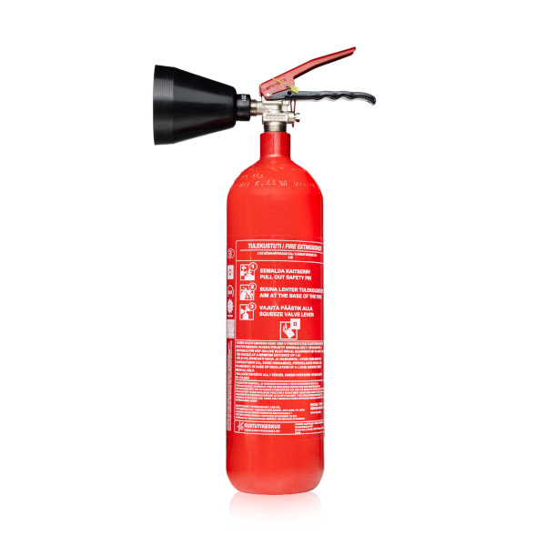 2 kg süsihappegaaskustuti (CO₂) – punane metallkorpus, must voolik ja lehterotsik, sobib elektriseadmete ja vedelikupõlengute kustutamiseks.