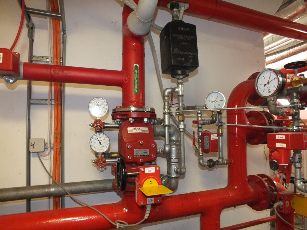 Sprinklersüsteemi märgklapp ja alarmsõlm automaatses tulekustutussüsteemis